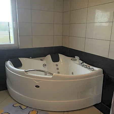Bed and Breakfast Korona Panzio Blh nad Iplom